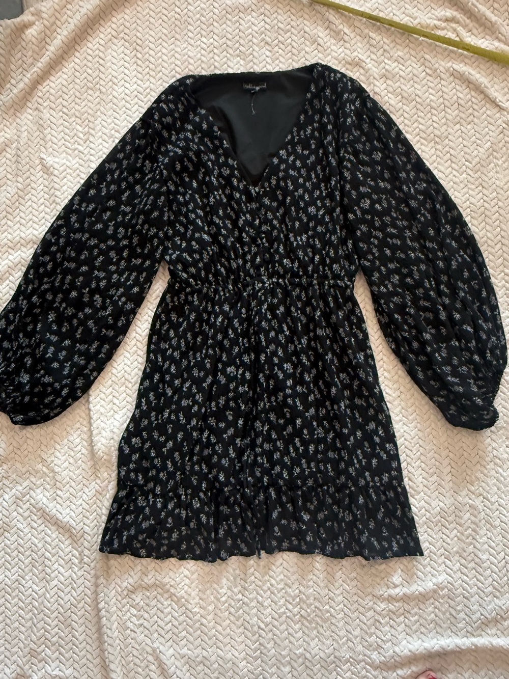 Black Floral V-Neck Long-Sleeve Mini Dress